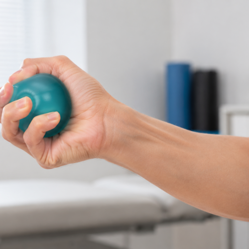 Esercizi riabilitativi con pallina